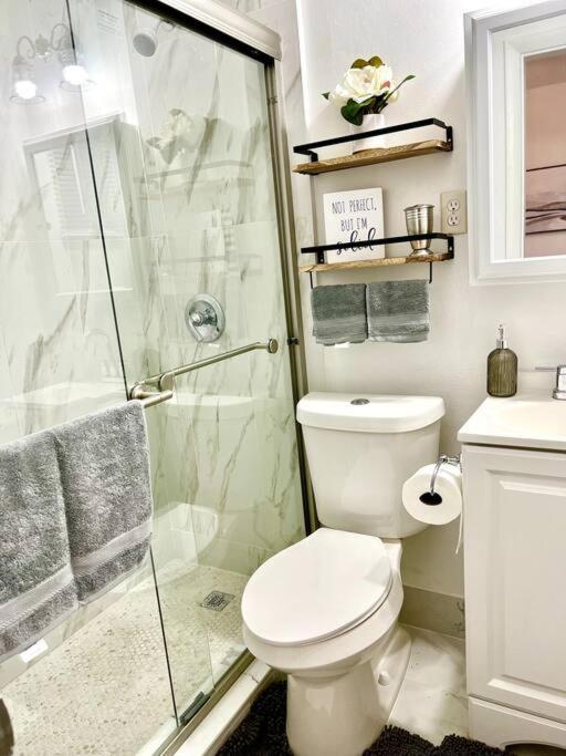 Intimate Casita Mia Minutes Away From Airport, Calle 8, Brickell, Coral Gables, The Beach And More! 마이애미 외부 사진