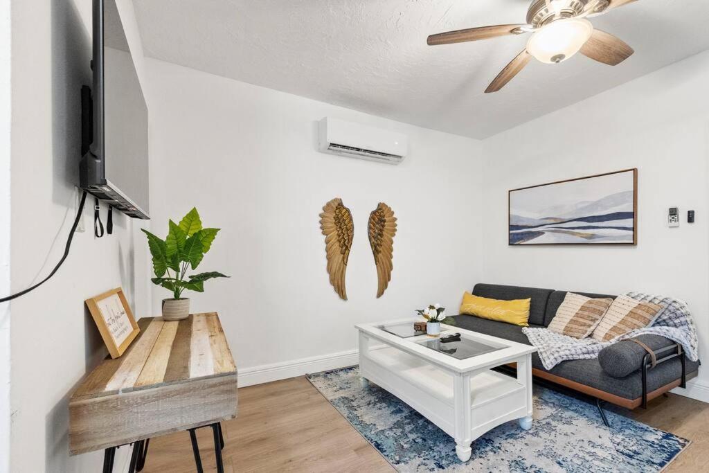 Intimate Casita Mia Minutes Away From Airport, Calle 8, Brickell, Coral Gables, The Beach And More! 마이애미 외부 사진