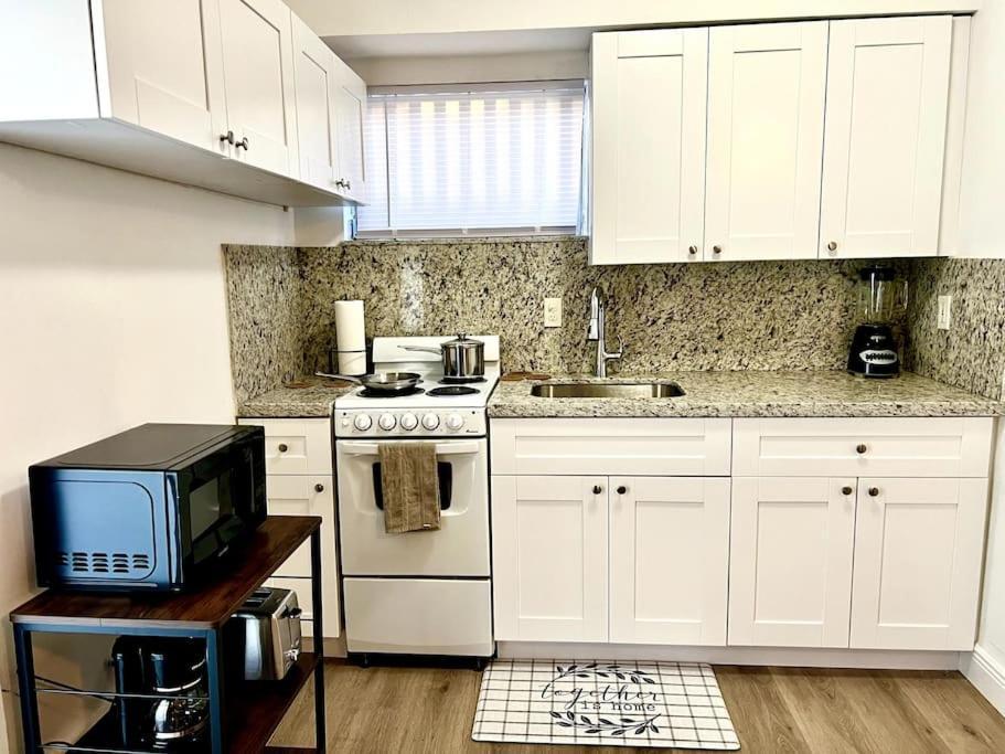 Intimate Casita Mia Minutes Away From Airport, Calle 8, Brickell, Coral Gables, The Beach And More! 마이애미 외부 사진