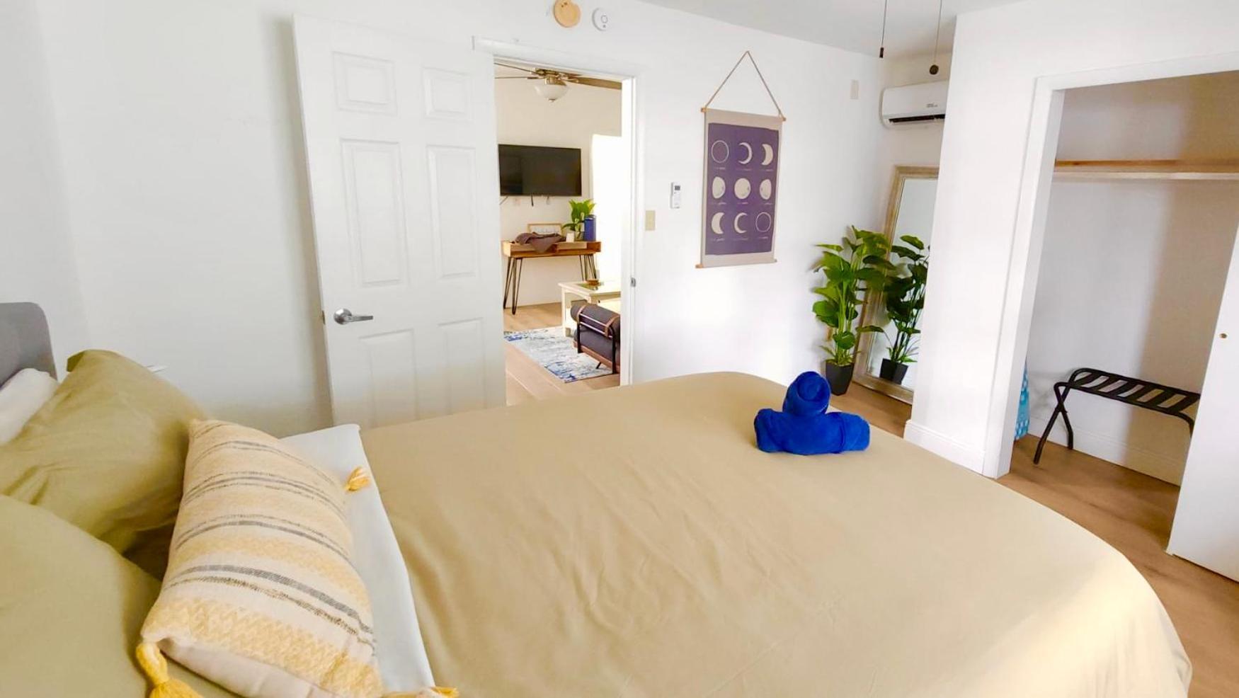 Intimate Casita Mia Minutes Away From Airport, Calle 8, Brickell, Coral Gables, The Beach And More! 마이애미 외부 사진